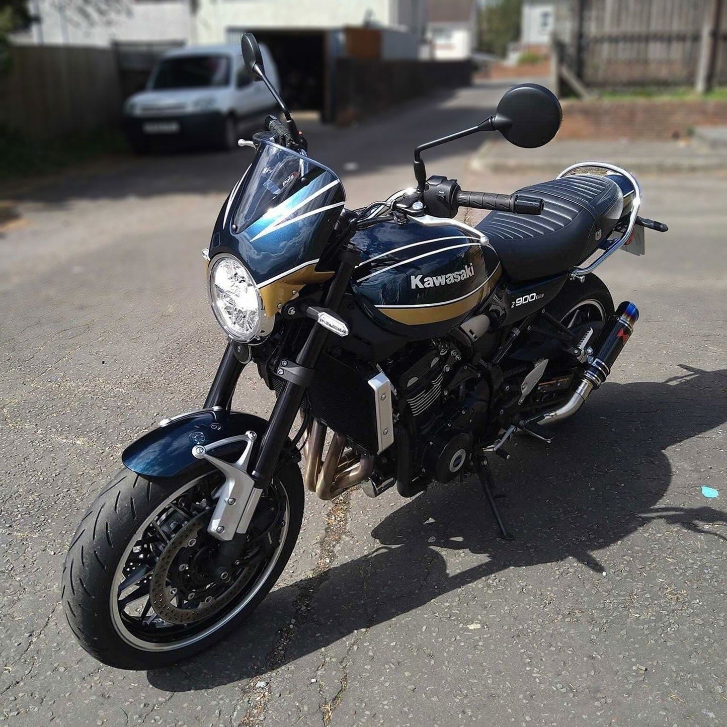 Pyramid Fly Screen Metallic Candytone Blue / Gold for Kawasaki Z 900 RS 2022