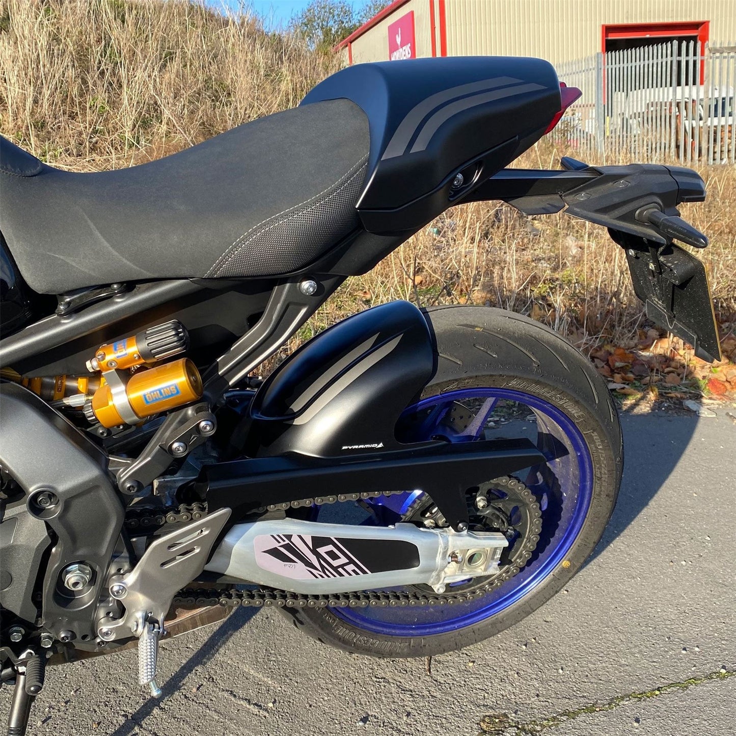 Pyramid Hugger Tech Black for Yamaha MT-09 2021-