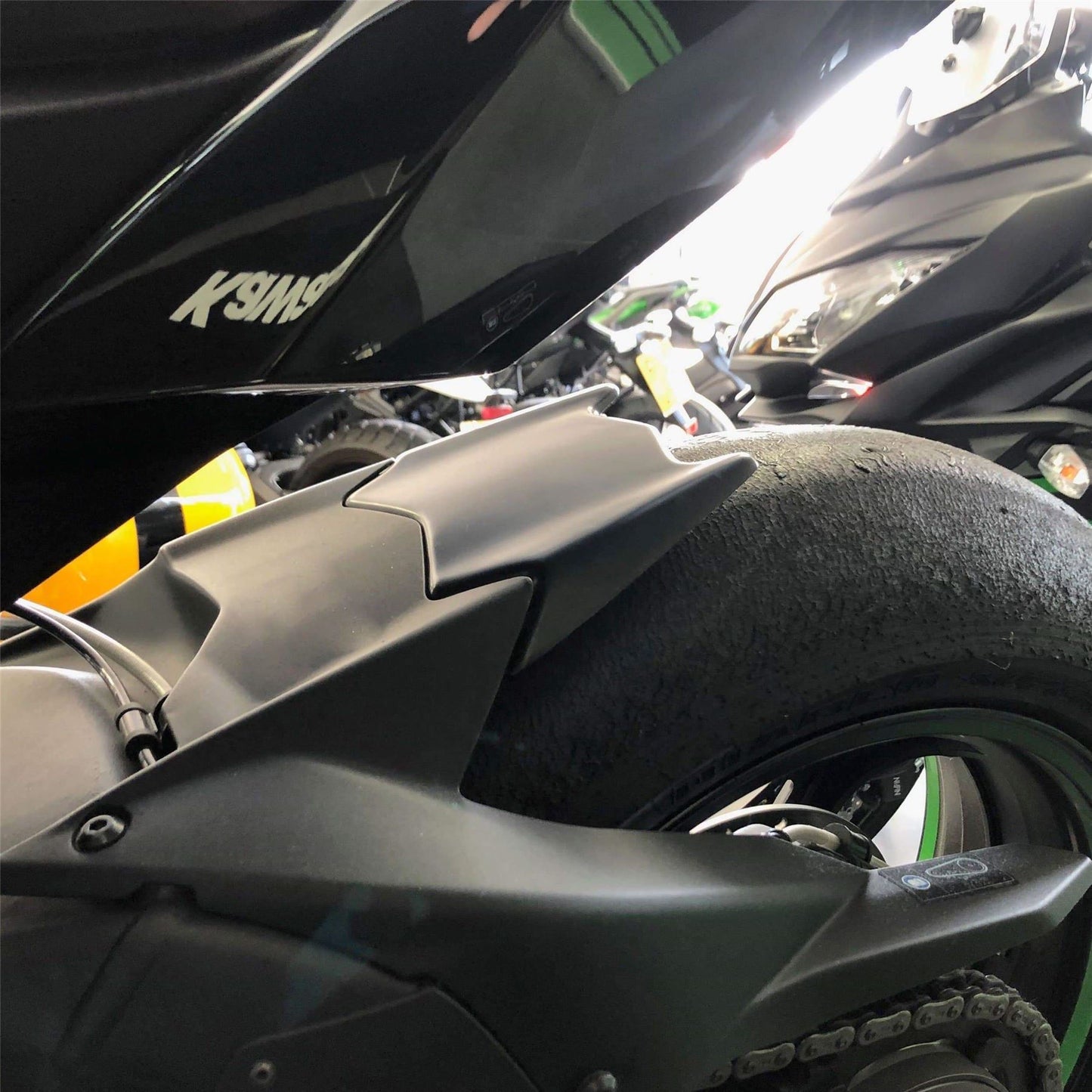 Pyramid Hugger Extension Matte Black for Kawasaki Ninja H2 / R 2015 onward