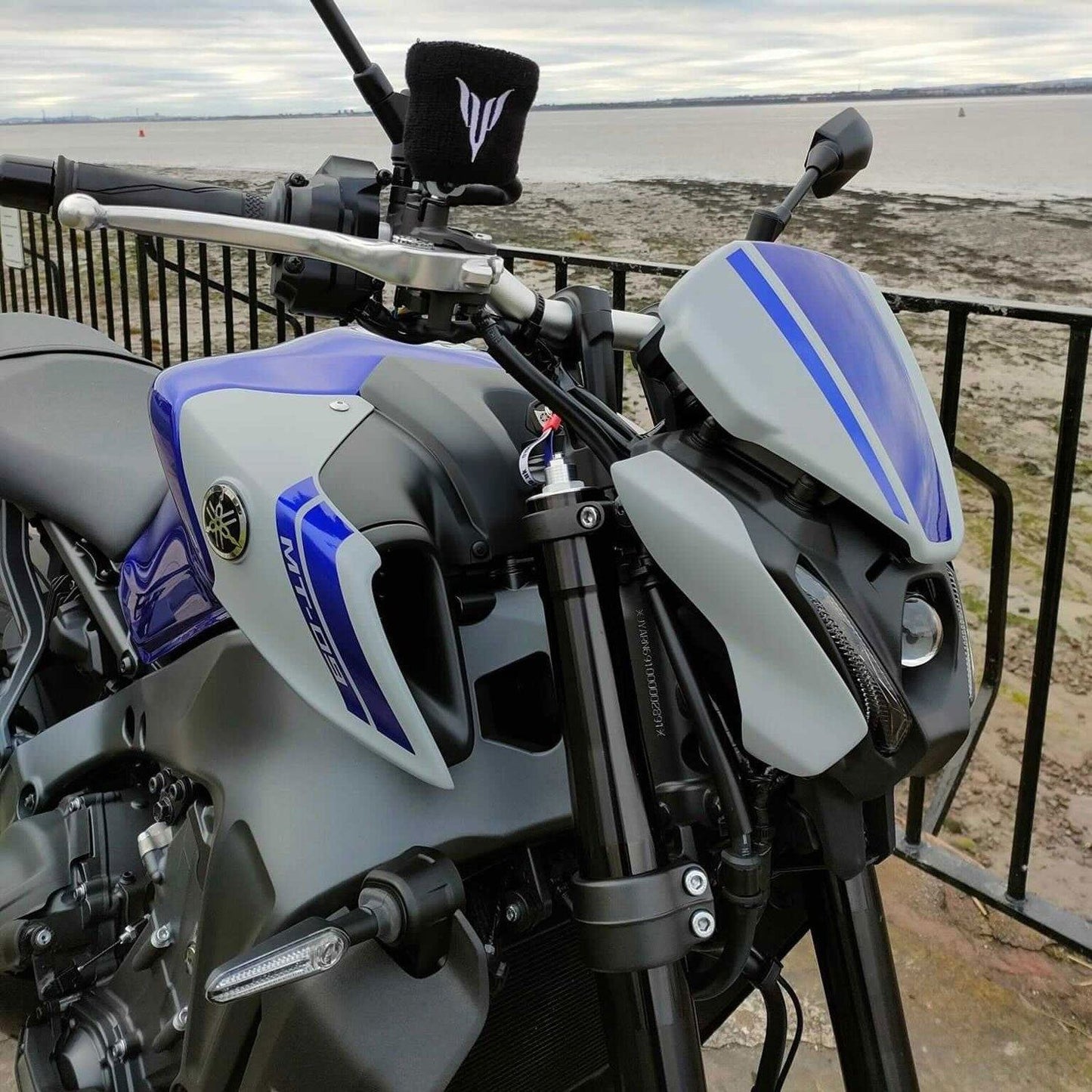 Pyramid Fly Screen Icon Blue Colours for Yamaha MT-09 2021-2023