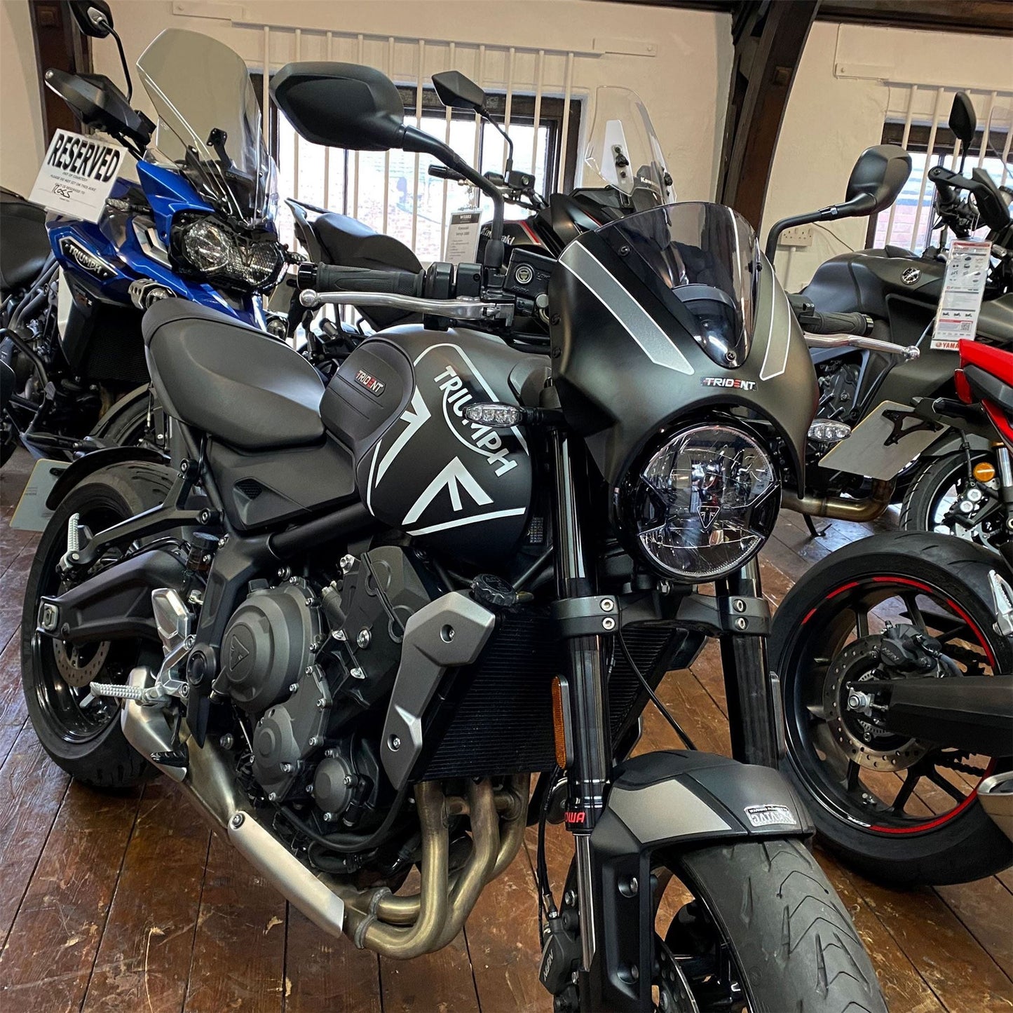 Pyramid Fly Screen Sapphire Black Scheme for Triumph Trident 660 2021-
