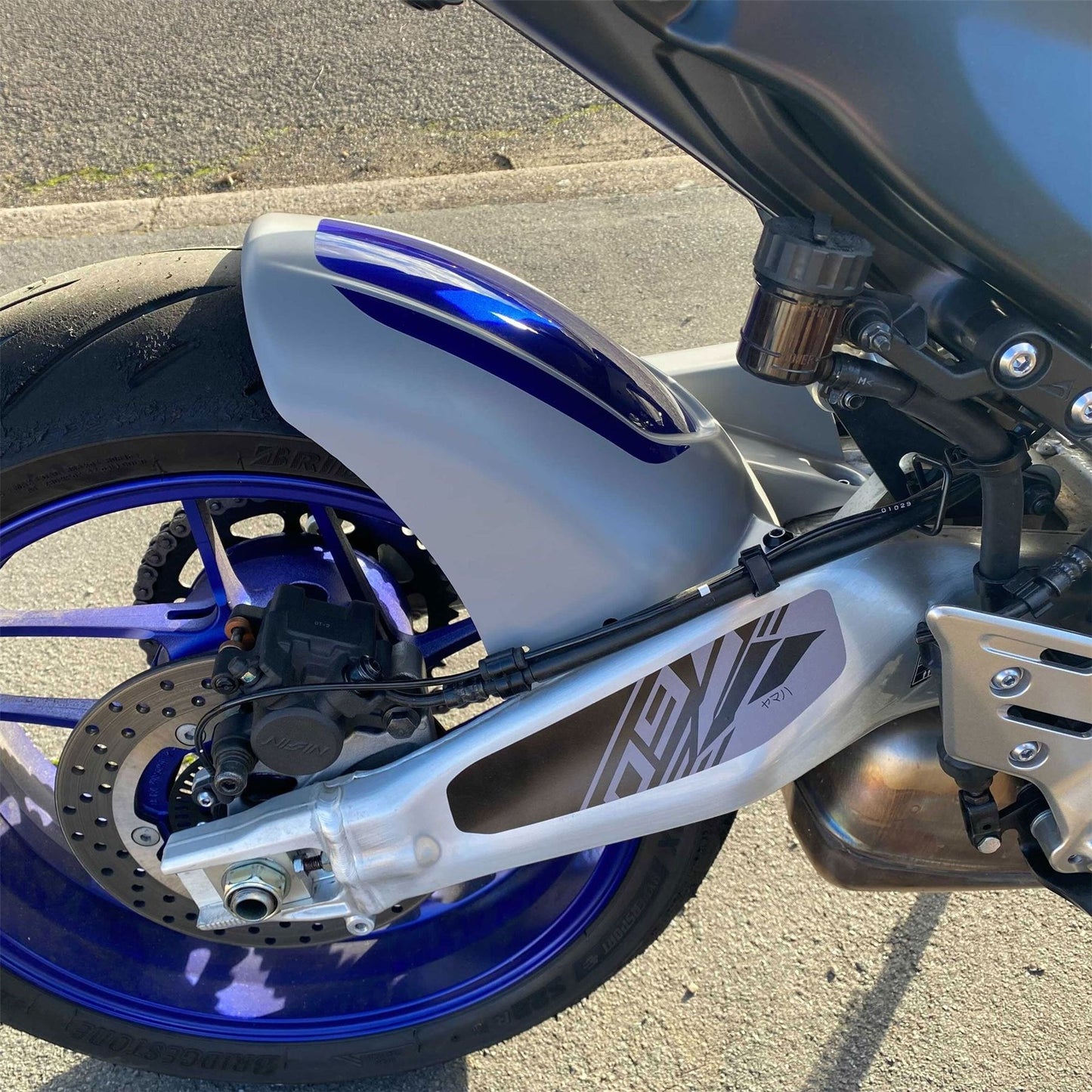 Pyramid Hugger Icon Blue for Yamaha MT-09 2021-