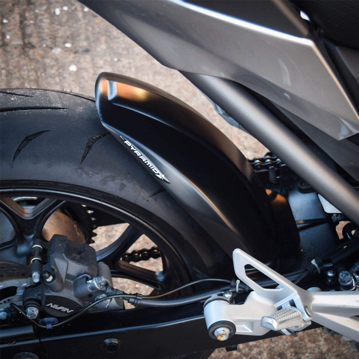 Pyramid Hugger Carbon for Honda NC700 D Integra / S / X 12-16 NC750 S / X 2012-
