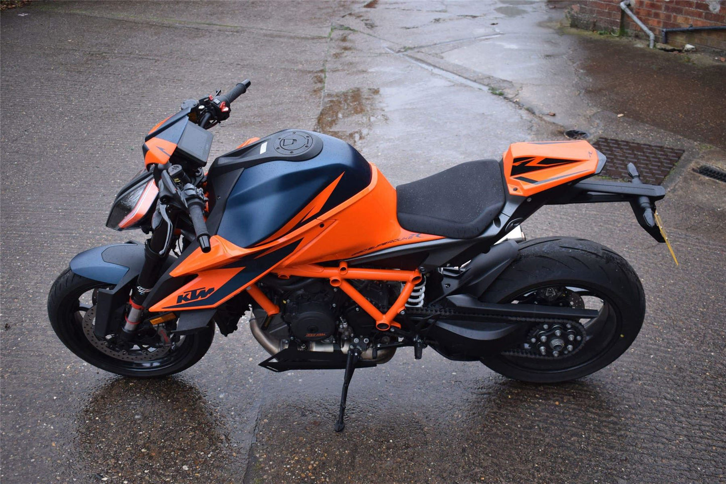 Pyramid Fly Screen Gloss Orange / Matte Blue for KTM 1290 Superduke R 20- / EVO