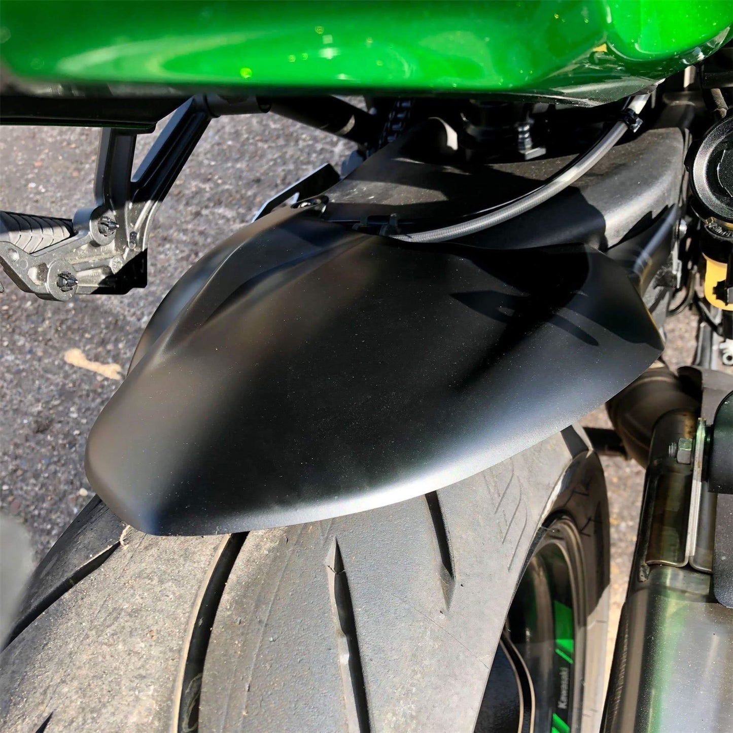 Pyramid Hugger Matte Black for Kawasaki Ninja H2 SX 2018 - 2022