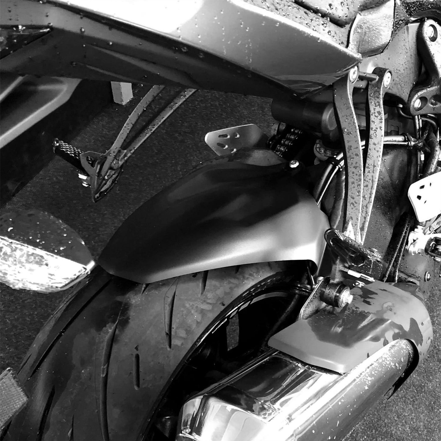 Pyramid Hugger Matte Black for Kawasaki ZX6-R / 636 2013 - 2022