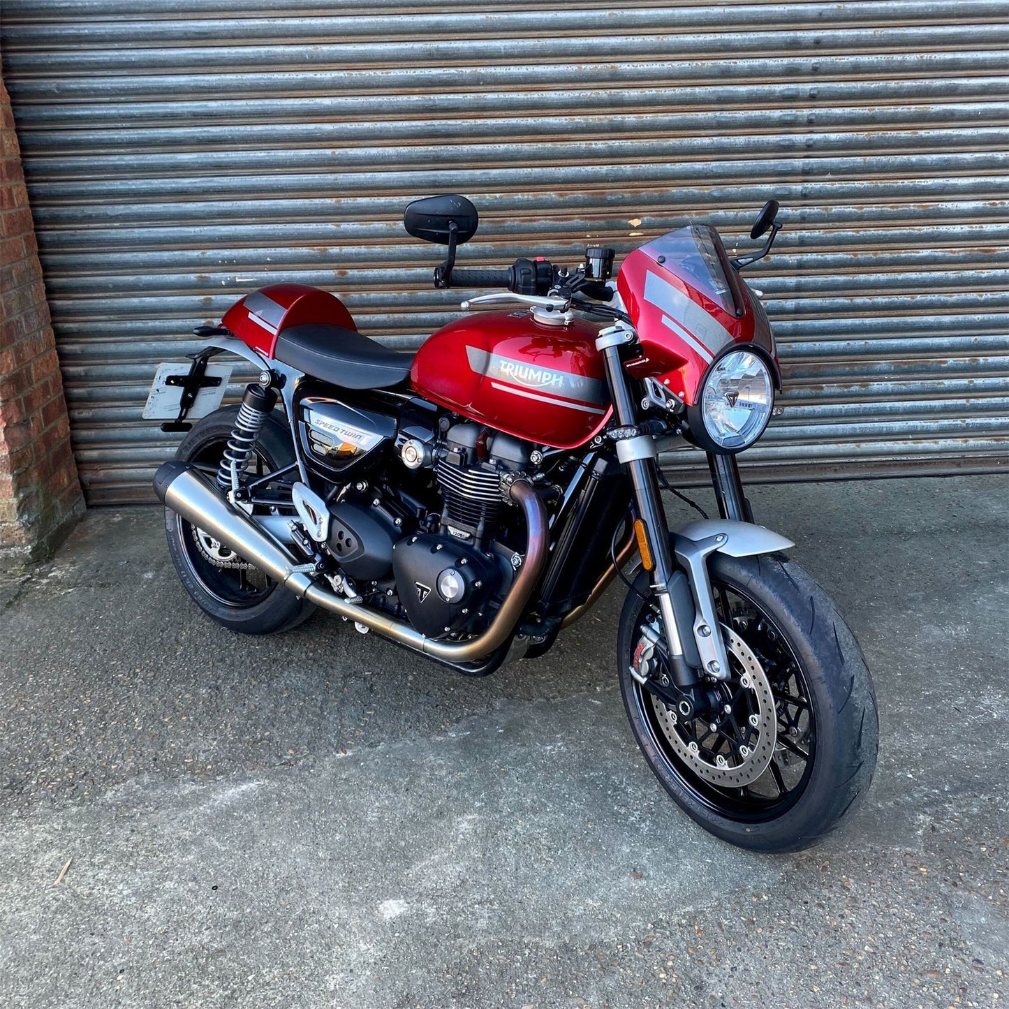 Pyramid Fly Screen Red Hopper Scheme for Triumph Speed Twin 2019-