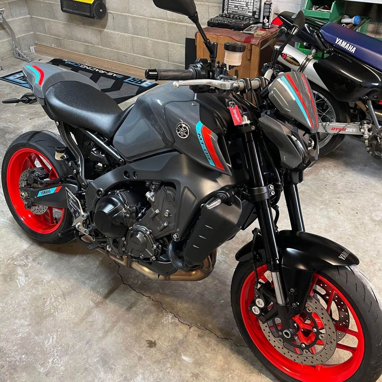 yamaha mt 09 cyan storm