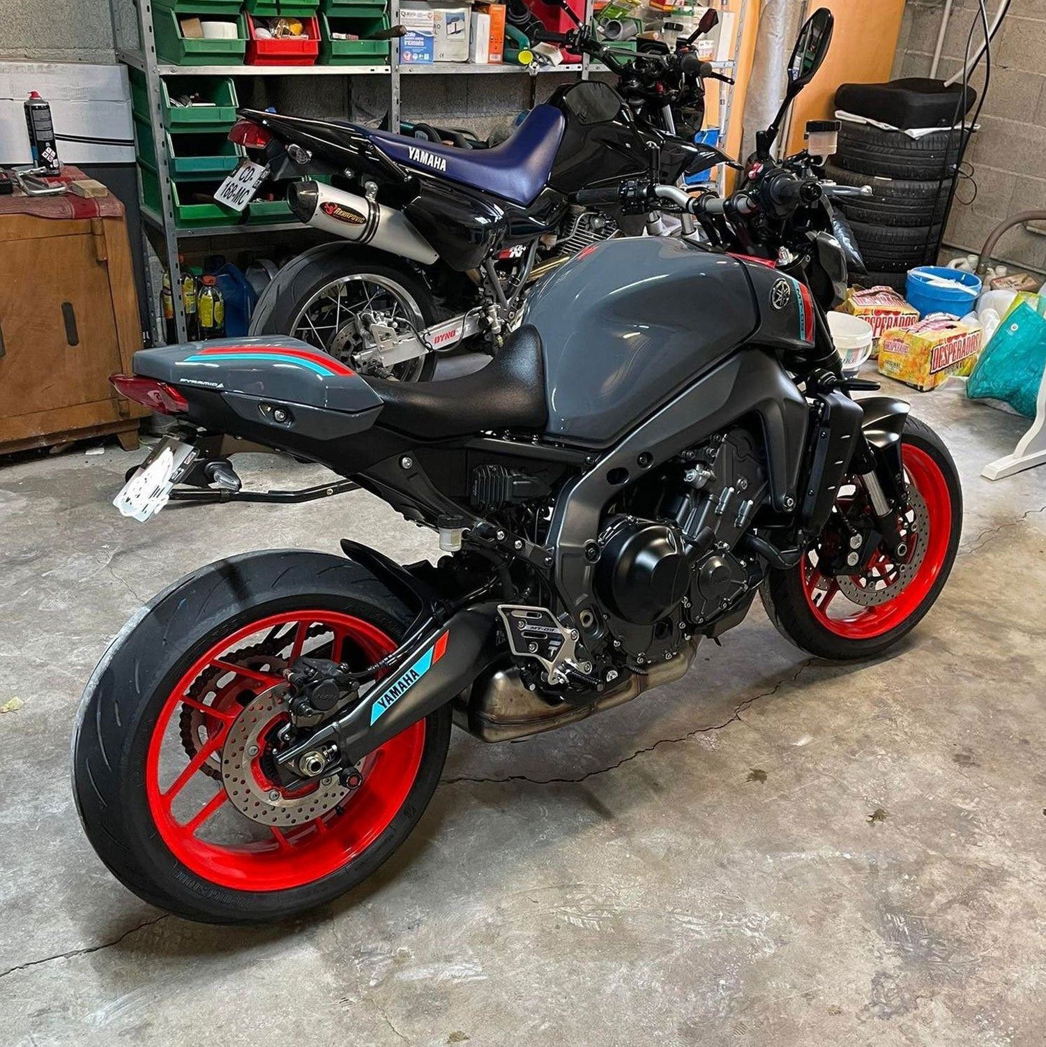 yamaha mt 09 cyan storm