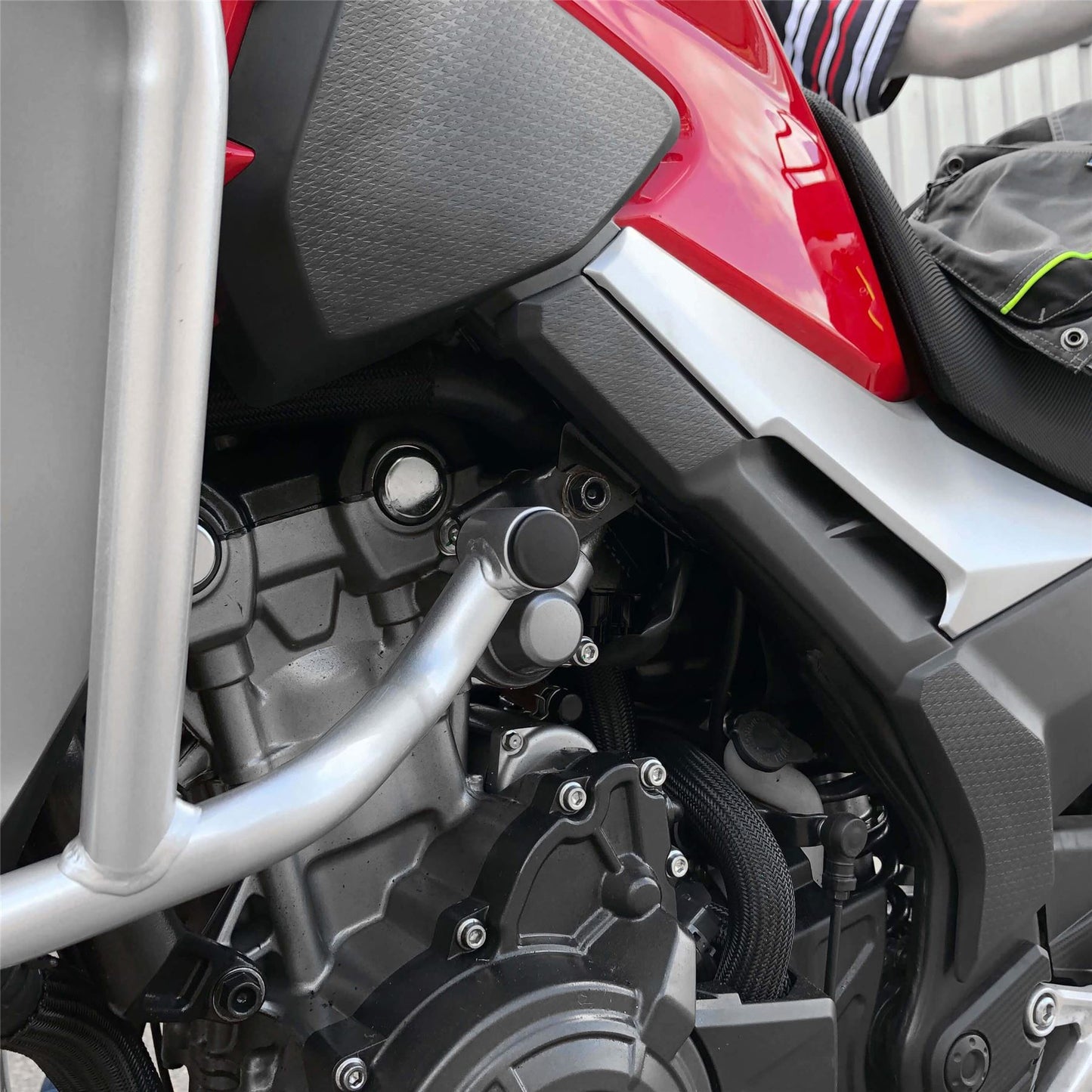 Pyramid Frame End Caps Matte Black for Honda CB 500 X 2019-